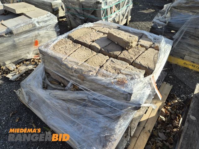 Lot 30-3103 - High Format Capstown