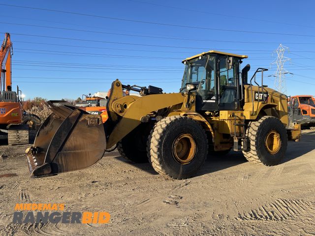 Lot 30-10772 - 2017 CAT 950GC Loader 2V, Fusion QC, Bucket, CAT dealer rebuilt trans at 5,831 hrs, has asphalt/chip...