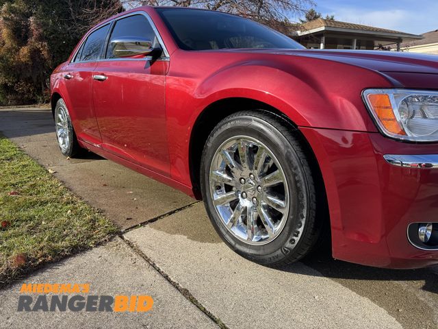 Lot 30-10811 - 2012 Chrysler 300 C / Limited Sedan RWD