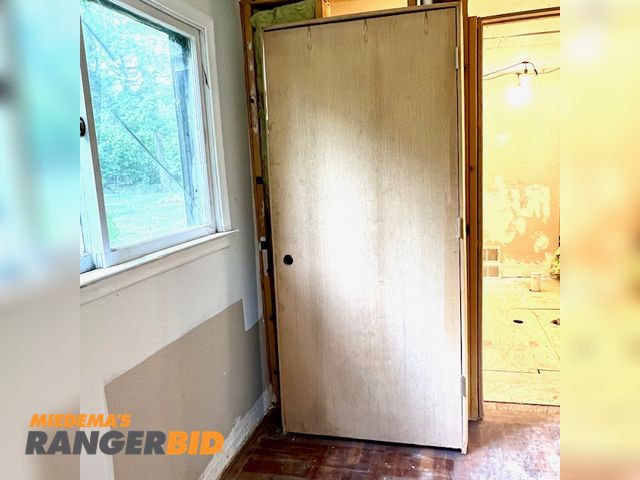 Lot 30-531 - 1 Mastercraft 36 inch oak flush interior door Prehung interior door