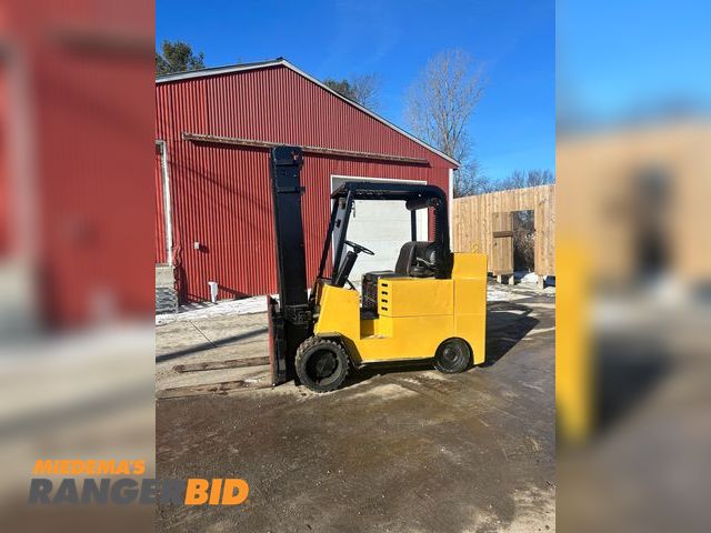 Lot 30-10189 - Allis-Chalmers  Forklift