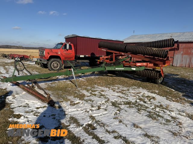 Lot 30-1318 - Brillion XXL 184  Hydraulic Folding Packer