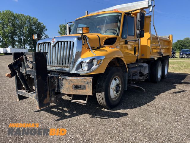 Lot 30-737 - 2010 International 7400 SBA 6X4 with a 7.6L L6 DIESEL engine. Dump Truck