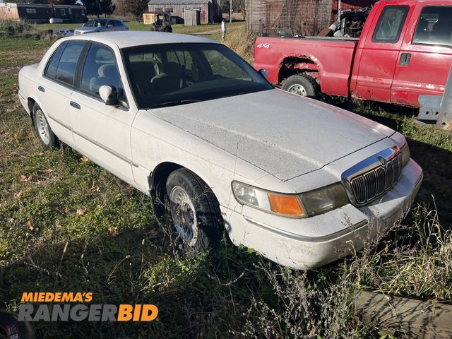Lot 30-2046 - 2001 Mercury Grand Marquis LS Sedan RWD