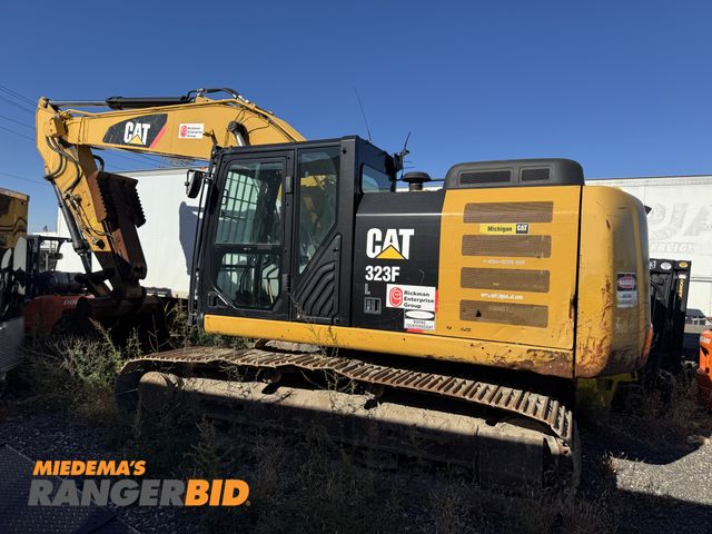 Lot 30-1005 - 2015 Caterpillar 323F L Hydraulic Excavator EROPS, 161-HP diesel engine, 1 piece boom, assumed 98" s...