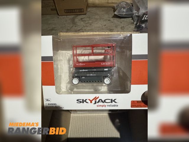 Lot 30-11233 - SkyJack SJIII 3220 Scissor Lift Die Cast Model