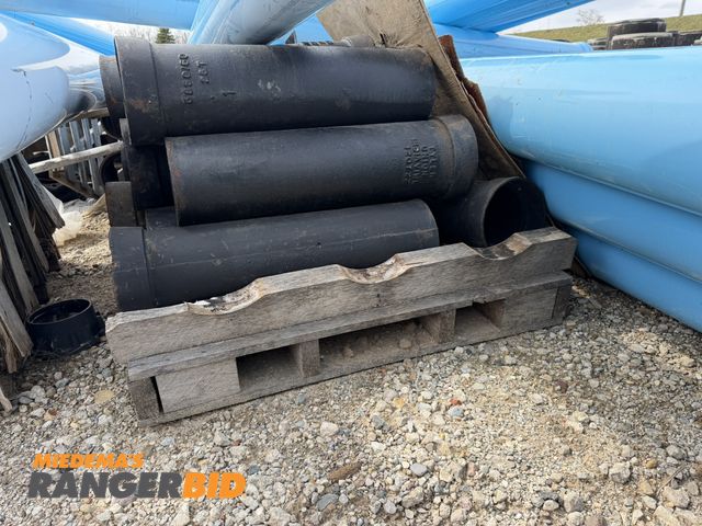 Lot 30-5796 - Lot of approx. (12) 6" diameter x 26" deep threaded cast iron pipes with 7.5" diameter flare on one ...