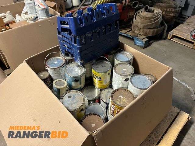 Lot 30-3558 - Lot includes everything on this pallet.  Mostly paint.