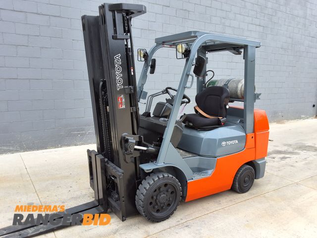 Lot 30-11110 - 2006 Toyota 6,500lbs Capacity Forklift - See Video For Operation