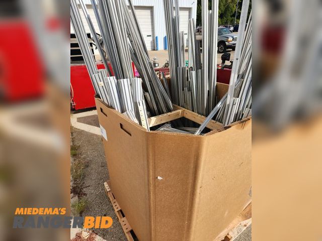 Lot 30-150 - large lot of Misc. sized aluminum 80/20 style tubing. Various sizes and lengths.