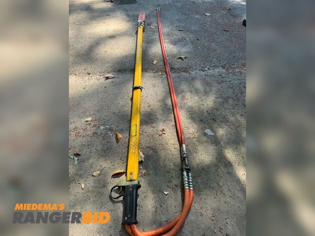 Lot 30-701 - Hydraulic Greenlee long reach pole saw