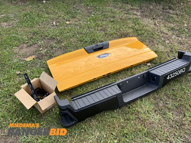 Lot 30-10768 - Ford Bumper and Tailgate