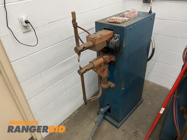 Lot 30-4604 - Peer FR-410 Spot Welder