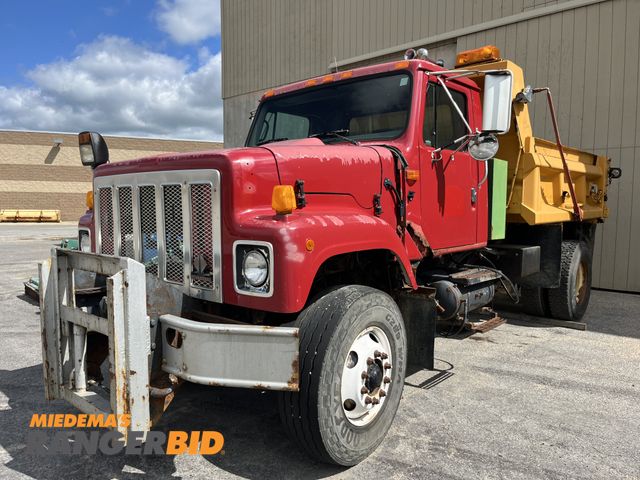 Lot 30-1731 - 2001 International 2554 4x2 Dump Truck