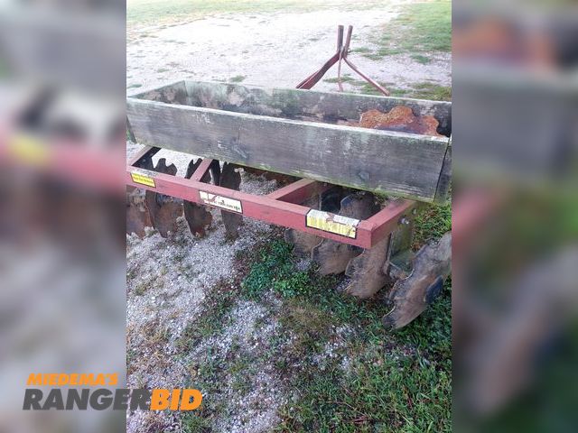 Lot 30-10577 - Farrow disc Front shaft broken right side ( see pictures)