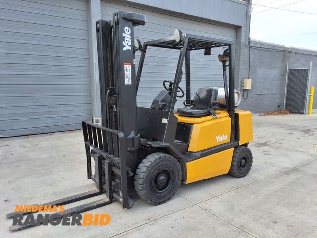 Lot 30-279 - 2000 Yale 5,000lbs Capacity Pneumatic Forklift - See Video for Operation