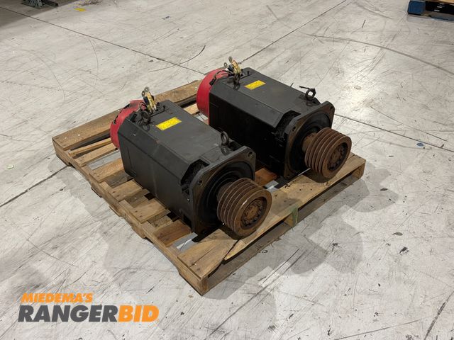 Lot 30-29 - LOT OF (2) GE Fanuc P40 A06B-0831-B300 AC Spindle Motor Type 18.5kW from CNC Machine

Seller will as...