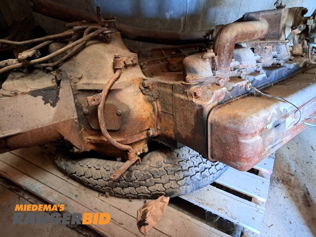 Lot 30-2390 - 1955 Chevy 235 Straight 6 engine - includes manual transmission
Was told it ran when it was pulled - condition unknown at the time