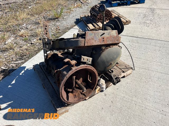 Lot 30-3731 - 1996 Fuller Manual Transmission Came off  1996 International •	Ran when taken out of service. Has been sitting for a little while. 
•	Municipality owned, seller will load.