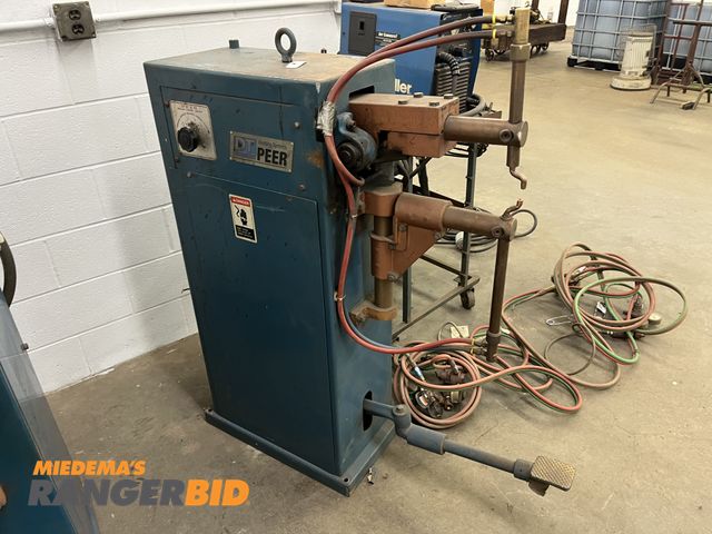 Lot 30-4605 - Peer FR-410 Spot Welder