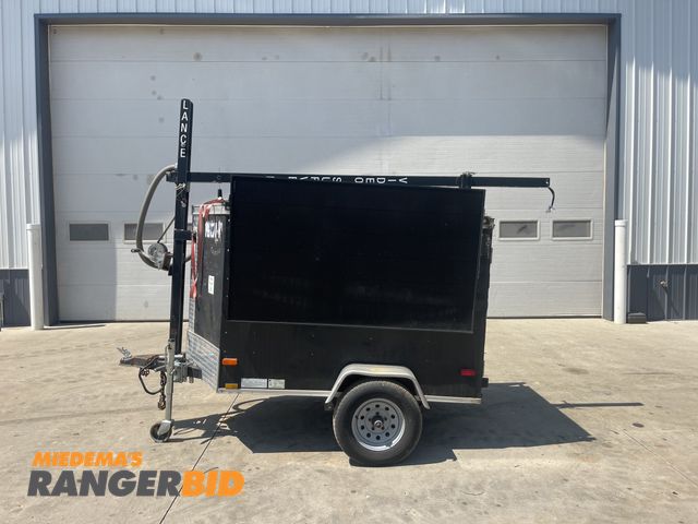 Lot 30-11299 - 2016 Diamond Builders Inc HY46SA 4X6 Surveillance Trailer with solar panels