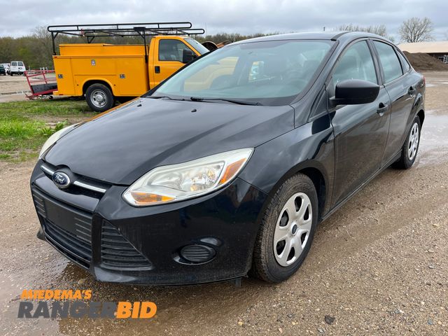 Lot 30-2110 - 2014 Ford Focus with a 2.0L L4 DOHC 16V engine. Sedan FWD