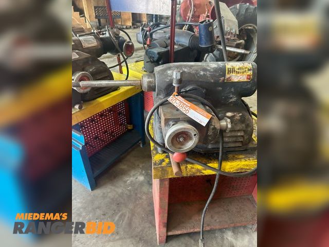 Lot 30-3856 - 1 Ammco 7000 Electric Powered Single Phase Ammco Brake Lathe