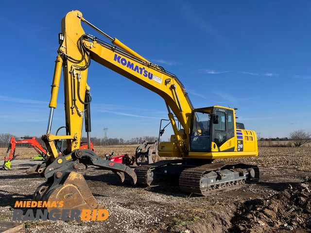 Lot 30-35001 - 2023 Komatsu PC 210 LC Excavator Only 875 hours. See added photos and videos!