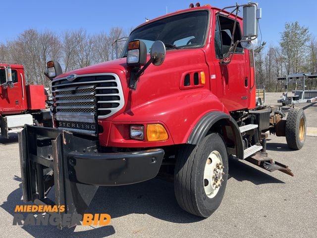 Lot 30-4797 - 2006 Sterling L9500 4X2 Cab and Chassis