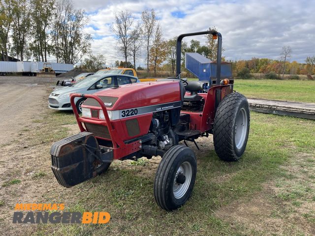 Lot 30-948 - Case 3220 Tractor