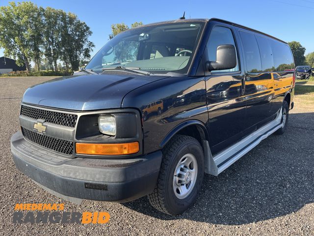 Lot 30-1564 - 2015 Chevrolet Express Cargo Van RWD