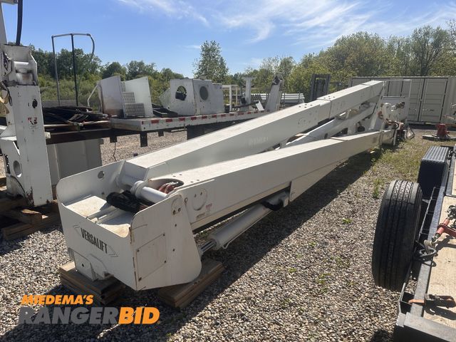 Lot 30-10463 - 2015 Versa-Lift VST-9500 Boom Lift  100' Boom Lift. Operating when removed. Comes with boom and flat...