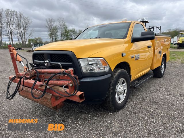 Lot 30-4725 - 2015 Dodge Ram 2500 with 51,225 miles Regular Cab Reading Service Body Pickup Truck RWD