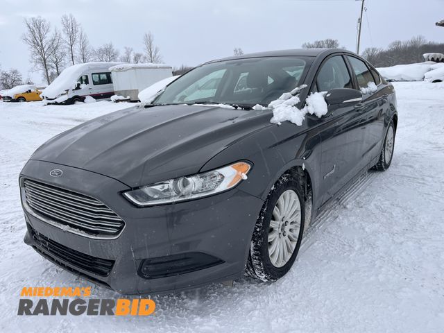 Lot 30-4891 - 2016 Ford Fusion SE with 64,427 Hybrid FWD