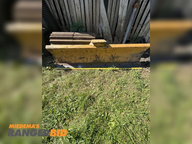 Lot 30-10738 - Unknown Make 3-point Back Blade  14.5" hole spacing center to center, Please note that unit does not...