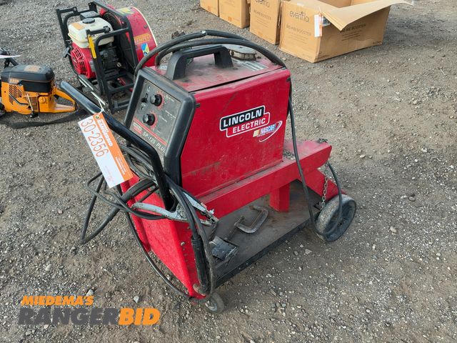 Lot 30-2356 - Used Lincoln SP-125 Plus Wire Feeder MIG Welder, 115 Volt Single Phase, Setup to Hook Up to Gas (no ...