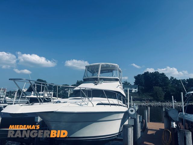 Lot 30-090 - 1990 Silverton Motor Yacht 34' Cuddy Cabin Boat