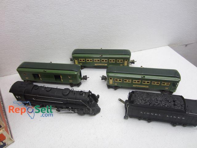 Lot 31-6119 - (5) Lionel Trains in Boxes: Engine 226, Tender, Pullman, Baggage, Observation