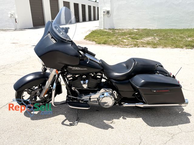 Lot 31-800 - 2017 Harley Davidson FLHX Street Glide US Bankruptcy Court Middle District of Florida  Case No.: 2:2...