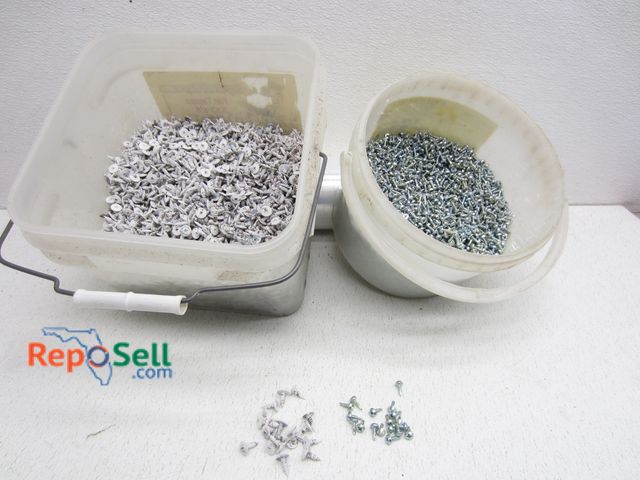 Lot 31-6098 - 5/8" Screws (21 lbs) and Sheet Metal Screws (14 lbs)