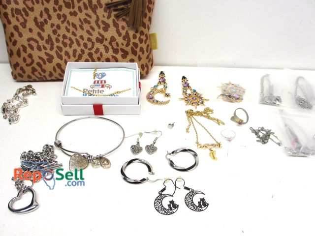 Lot 31-5026 - Lot of Costume Jewelry: Earrings, Rings, Bracelet, etc.