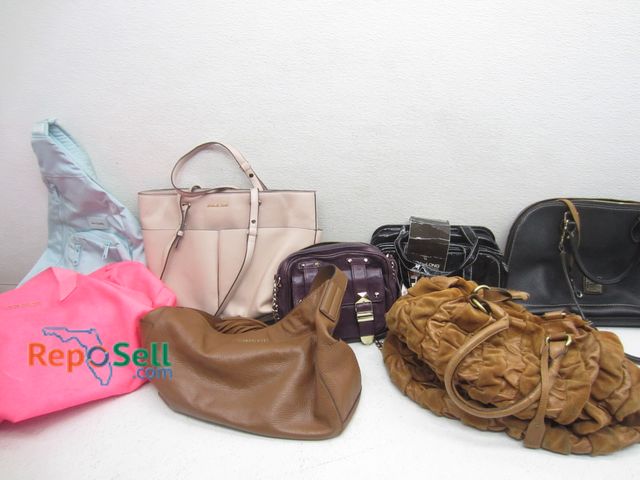 Lot 31-6077 - (6) Women's Purses And (1) Makeup Bag: Tagged As Abro, Dooney &amp; Bourke, Michael Kors etc - No CO...