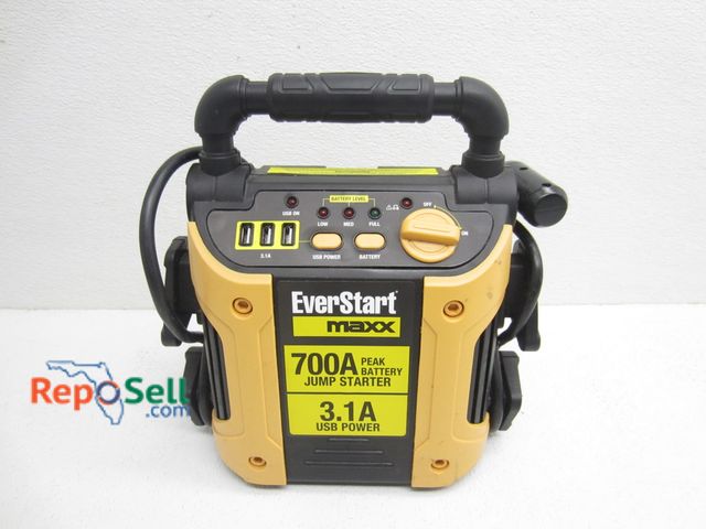 Lot 31-5408 - Everstart Maxx 700A Peak Battery Jumpstarter, Powered On