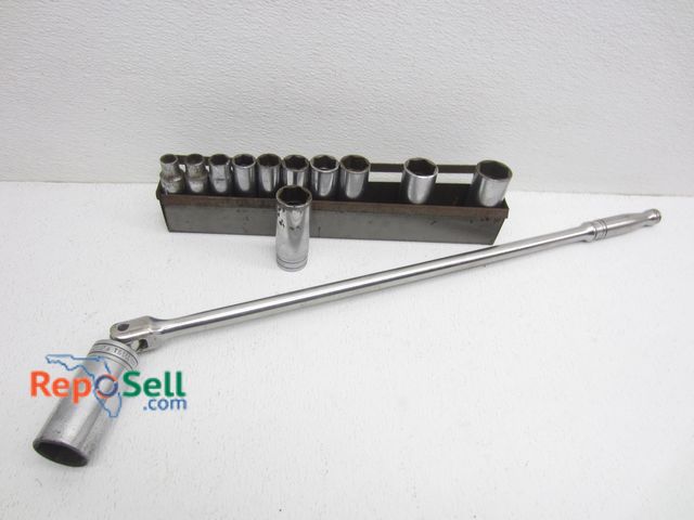 Lot 31-9151 - Snap-On Deep well Sockets and Breaker Bar