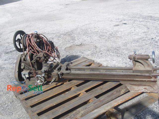 Lot 31-8442 - Vintage Atlas Lathe - Consignor states working