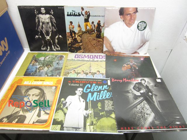 Lot 31-5230 - Approx (75) Vintage Vinyl Records: Fleetwood Mac, Richard Pryor, Barry Mannilow etc
