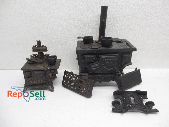 Lot 31-9116 - (2) Small Cast Iron Stoves with Cooking Pots