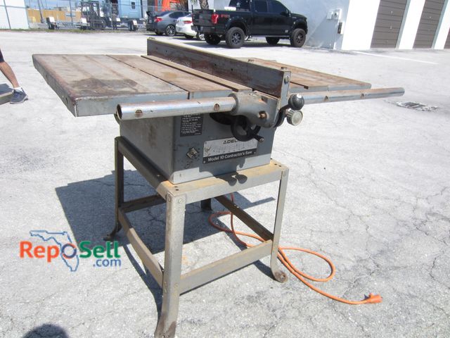 Lot 31-5195 - Rockwell 110 Contractors Table Saw - Powers On