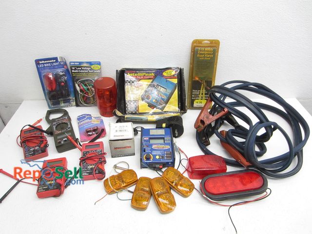 Lot 31-2435 - Automotive Lot: Welludes Twintizon Jumper Cables, Pulse Charger, Lights etc