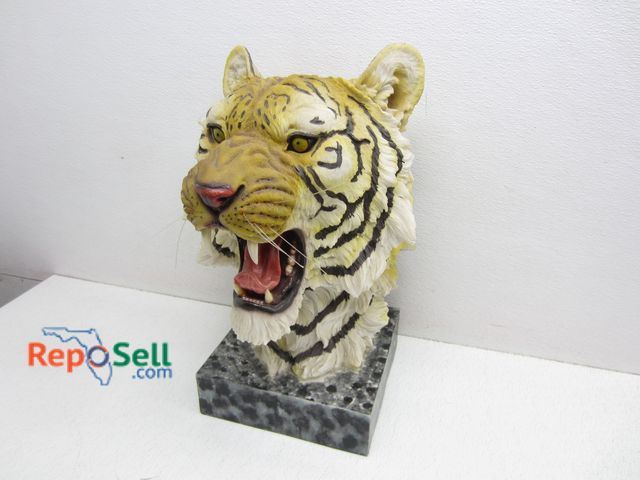 Lot 31-5387 - Ceramic Tiger Head 19"H
